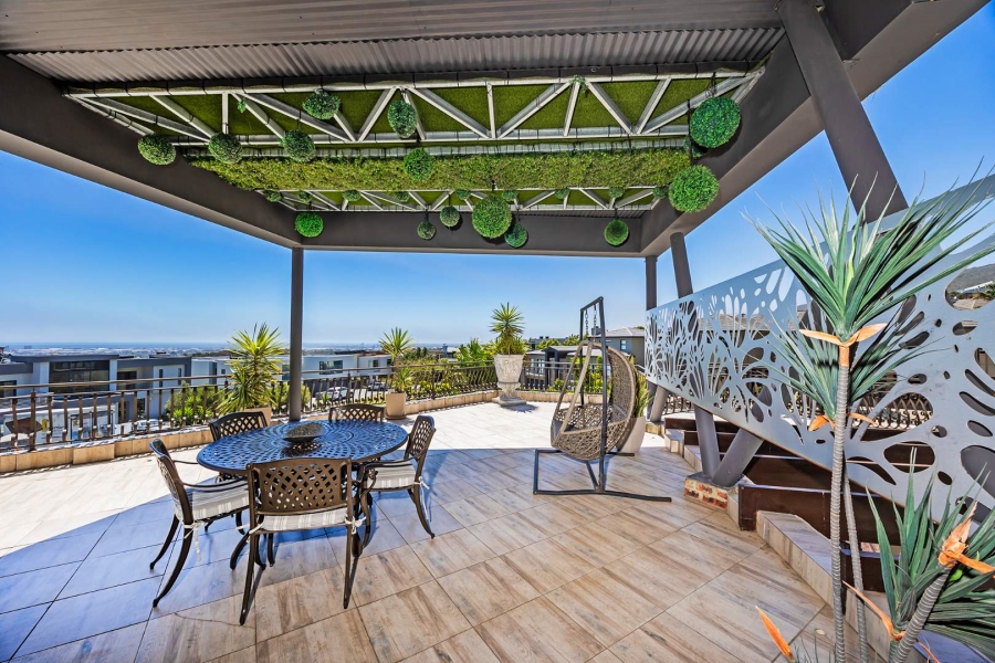 8 Bedroom Property for Sale in Baronetcy Estate Western Cape